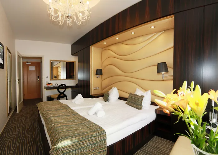 Ambiente Wellness & فندق كارلوفي فاري